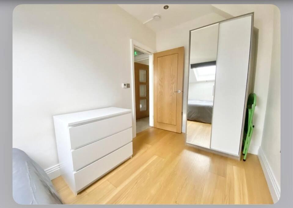Luxury 4-Bed Apartment With Balcony & Garden, Near Emirates Stadium, 15 Mins To Central London Ngoại thất bức ảnh