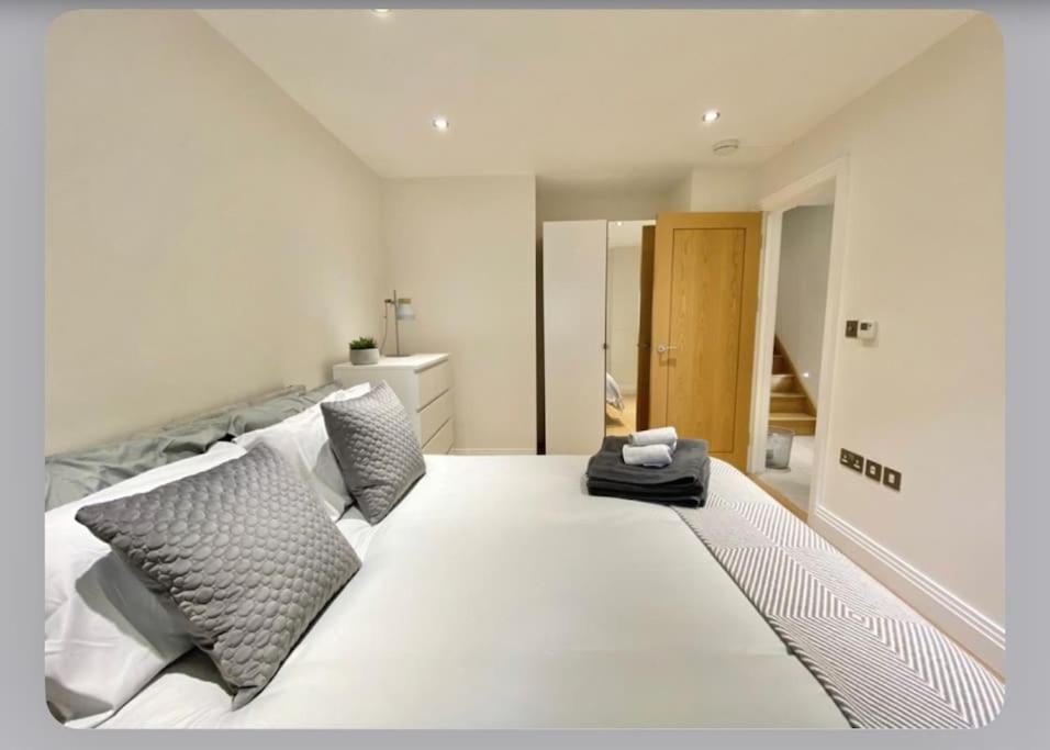 Luxury 4-Bed Apartment With Balcony & Garden, Near Emirates Stadium, 15 Mins To Central London Ngoại thất bức ảnh