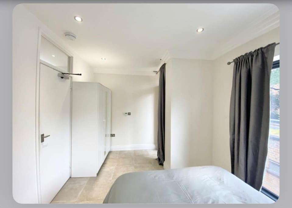 Luxury 4-Bed Apartment With Balcony & Garden, Near Emirates Stadium, 15 Mins To Central London Ngoại thất bức ảnh
