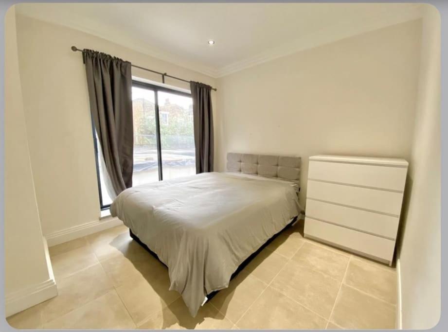 Luxury 4-Bed Apartment With Balcony & Garden, Near Emirates Stadium, 15 Mins To Central London Ngoại thất bức ảnh