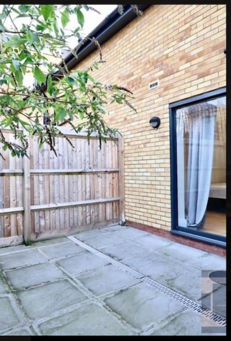 Luxury 4-Bed Apartment With Balcony & Garden, Near Emirates Stadium, 15 Mins To Central London Ngoại thất bức ảnh