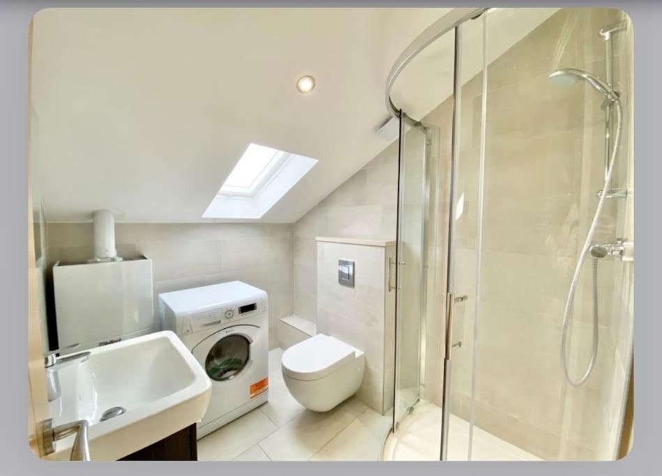 Luxury 4-Bed Apartment With Balcony & Garden, Near Emirates Stadium, 15 Mins To Central London Ngoại thất bức ảnh