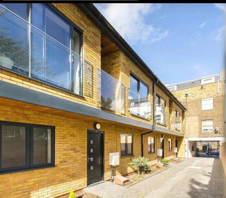 Luxury 4-Bed Apartment With Balcony & Garden, Near Emirates Stadium, 15 Mins To Central London Ngoại thất bức ảnh